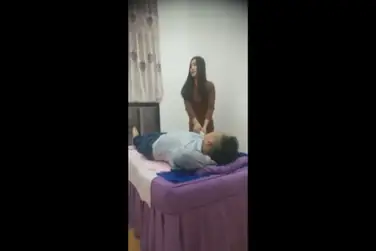 Pijat Oral Pertama Kali Bikin Memek Banjir