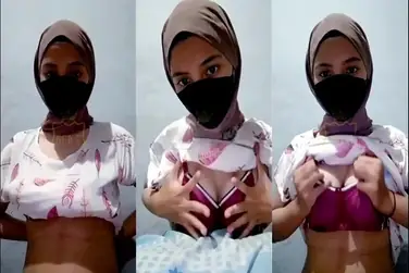 Remaja Berhijab Tertangkap Basah
